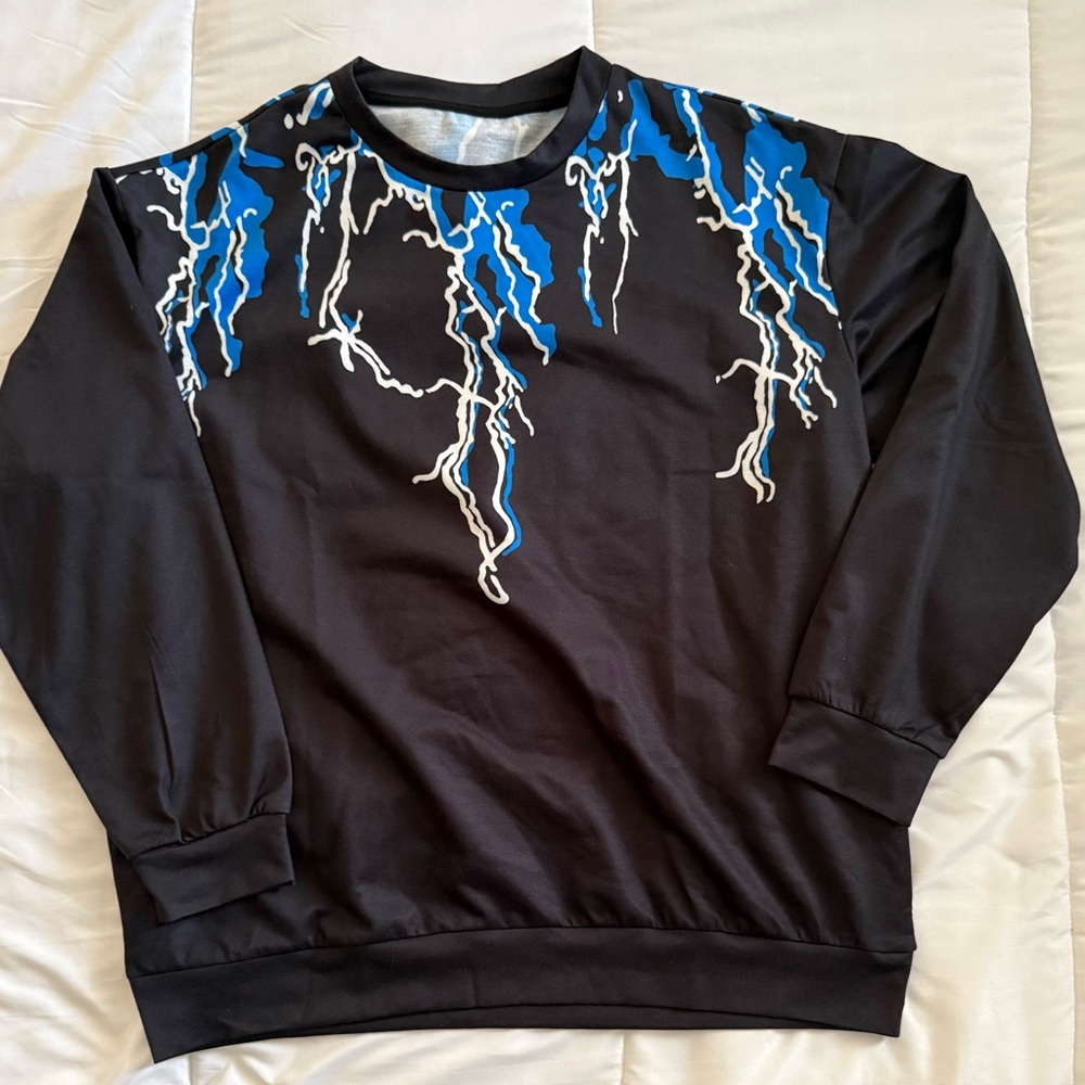 SHEIN Men's Black and Blue Lightning Crewneck Sweater